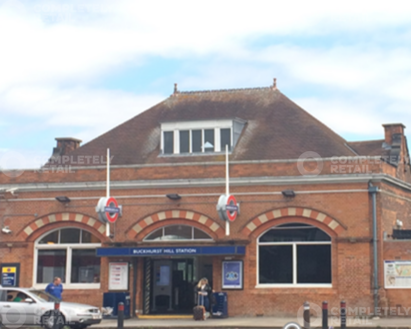 Kiosk at Buckhurst Hill Underground Station, Buckhurst Hill Underground Station, London - Picture 2018-03-19-13-59-38