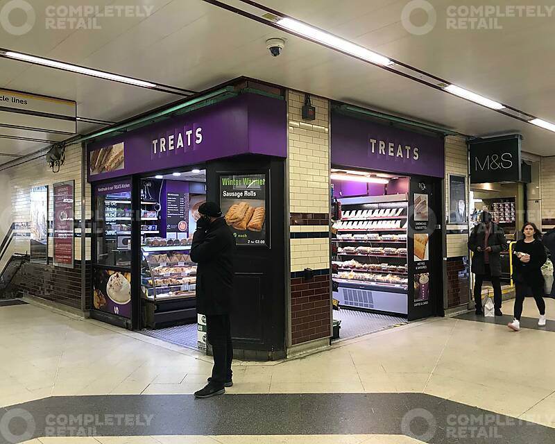 Shop B, Upper Entrance Ticket Hall, Baker Street Station, Baker Street Underground Station, London - Picture 2019-04-12-09-28-16
