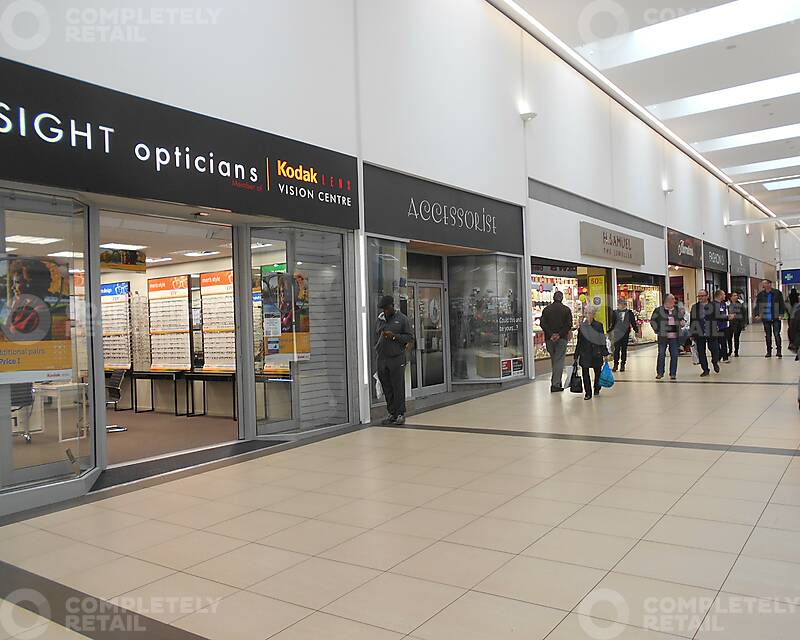 Queens Square Shopping Centre, West Bromwich - Picture 2021-04-06-16-59-20