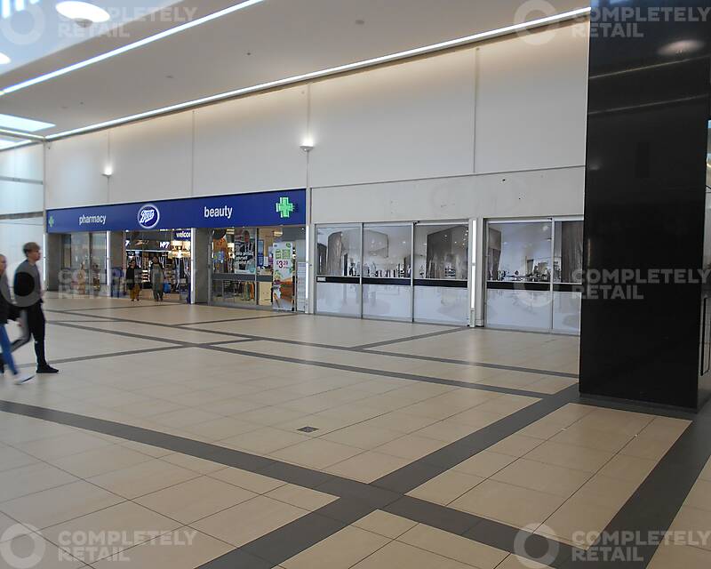 Queens Square Shopping Centre, West Bromwich - Picture 2021-04-06-16-59-33