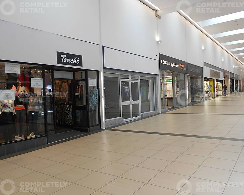 Queens Square Shopping Centre, West Bromwich - Picture 2021-04-06-16-59-56