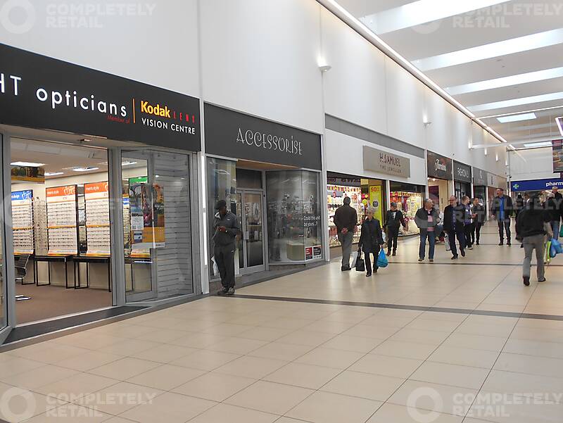 Unit 6, Queens Square Shopping Centre, West Bromwich - Picture 2024-09-19-16-33-13