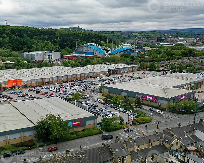 Leeds Road Retail Park, Huddersfield - Picture 2021-10-12-15-29-19