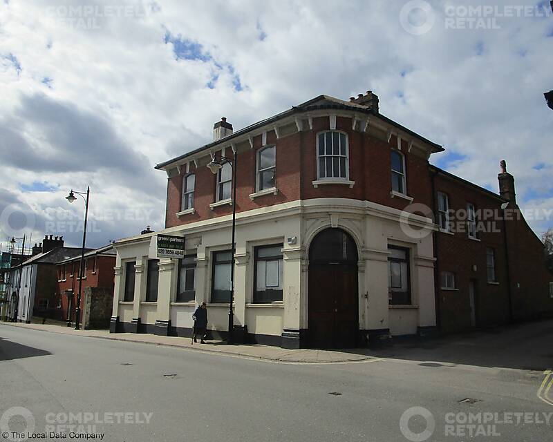 Shop to rent Rumbolds Hill, Midhurst, GU29 9DP Completely Retail