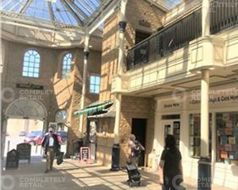 Unit 4B, Bishops Walk Shopping Centre, Cirencester - Picture 2022-05-23-19-28-17