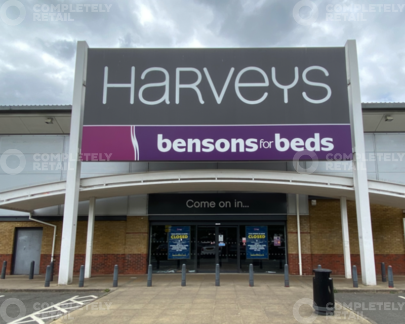 Unit 3 New Cross Gate Retail Park, London - Picture 2022-09-06-16-09-24