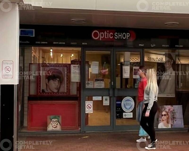 Shop to rent 1 The Parade, Cwmbran, NP44 1PB Completely Retail