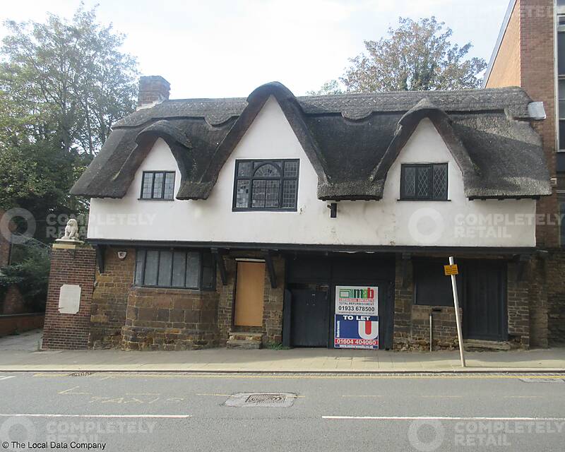 Shop to rent 2930 Sheep Street, Wellingborough, NN8 1BS