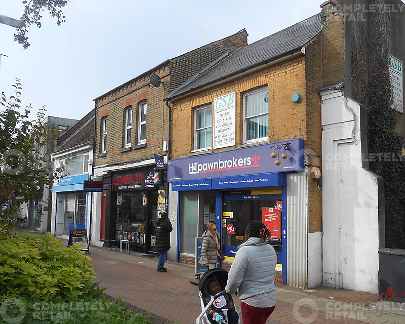 153 High Street, Waltham Cross - Picture 2022-10-10-10-09-16
