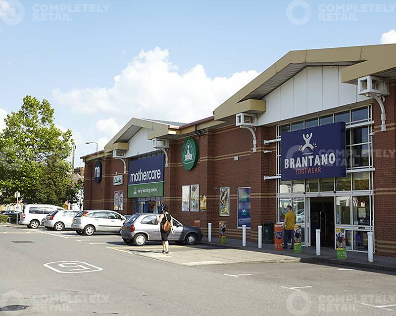Potential to amalgamate, Vale Retail Park, Aylesbury - Picture 2024-03-28-10-21-02