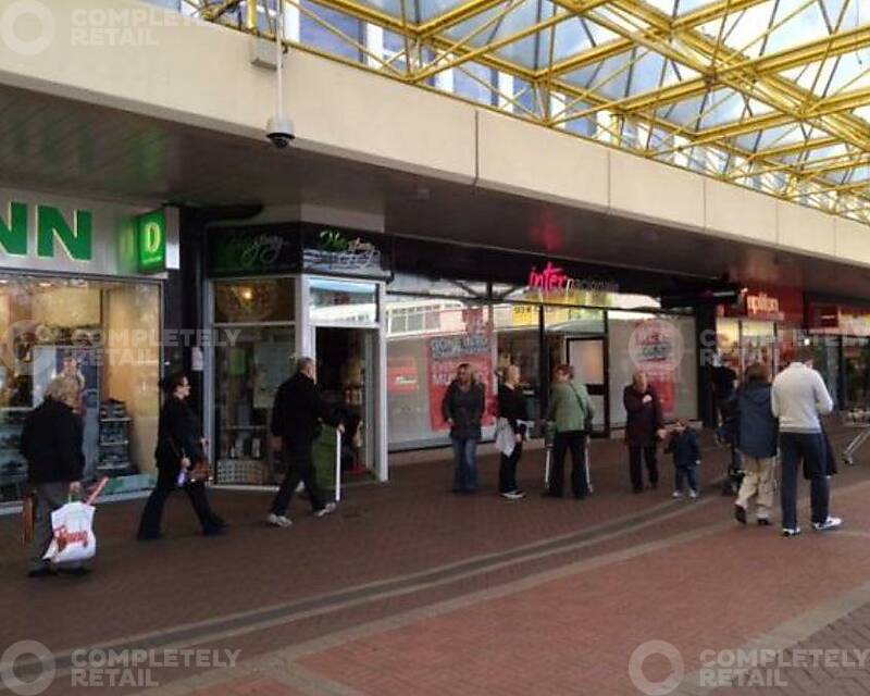 13/14 Gwent Square, Cwmbran Shopping - Picture 1