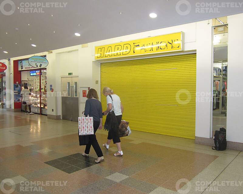 Unit 9, Queensmere Observatory Shopping Centre