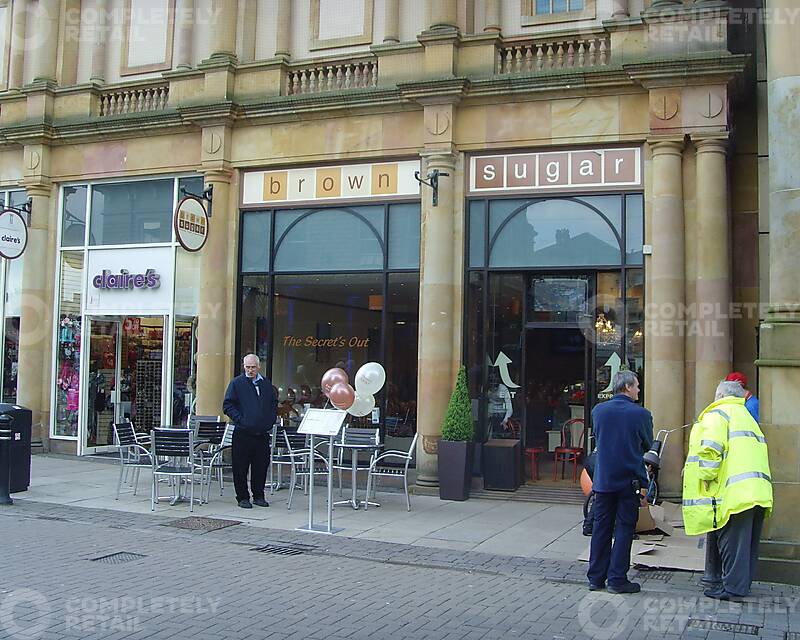 6, Victoria Shopping Centre - Picture 3