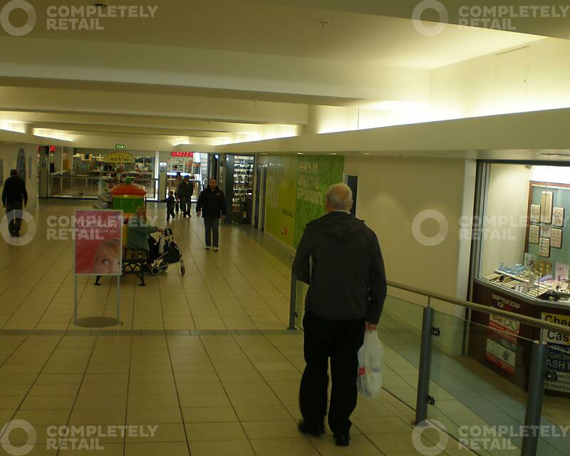 1.10, Middleton Shopping Centre - Picture 1