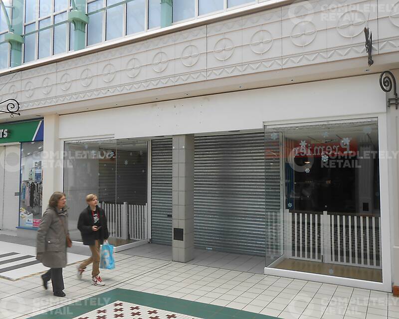 29 Obelisk Way, Camberley Shopping – The Mall, Camberley - Picture