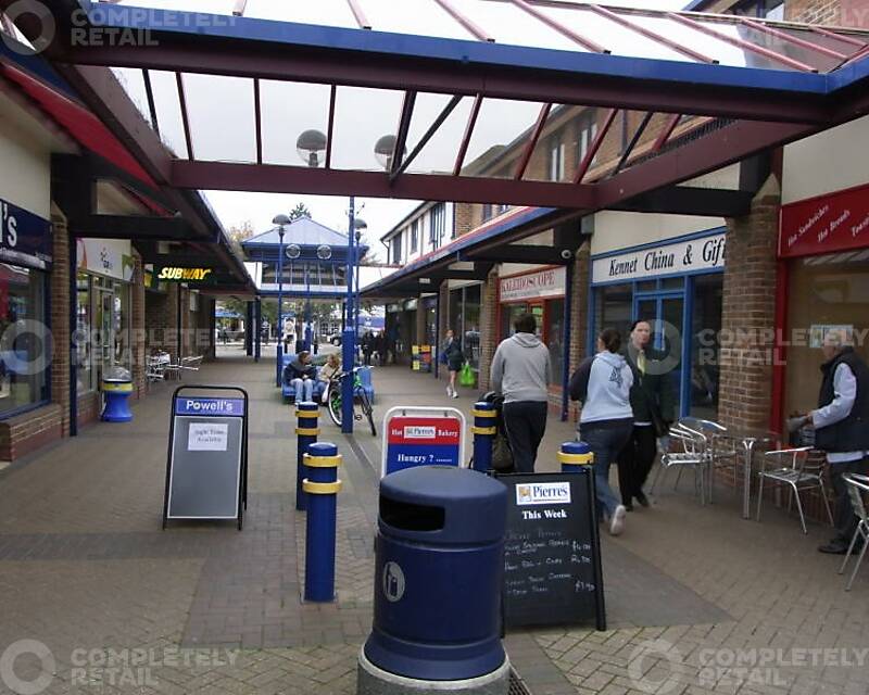 Shop to rent Unit 4, Thatcham, RG19 3HN, Kingsland Centre