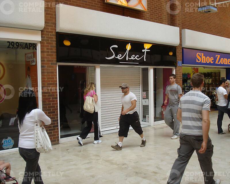 Unit 25, The Square, Isaac Newton Shopping Centre - Picture 1