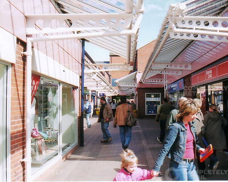 Unit 13, The Pantiles, Isaac Newton Shopping Centre - Picture 1