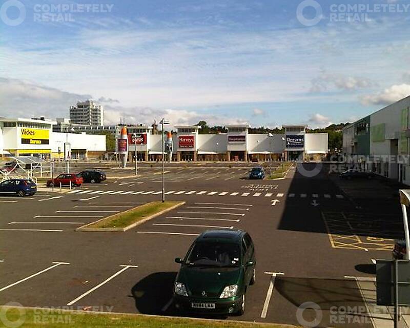 H, Wembley Retail Park - Picture 2