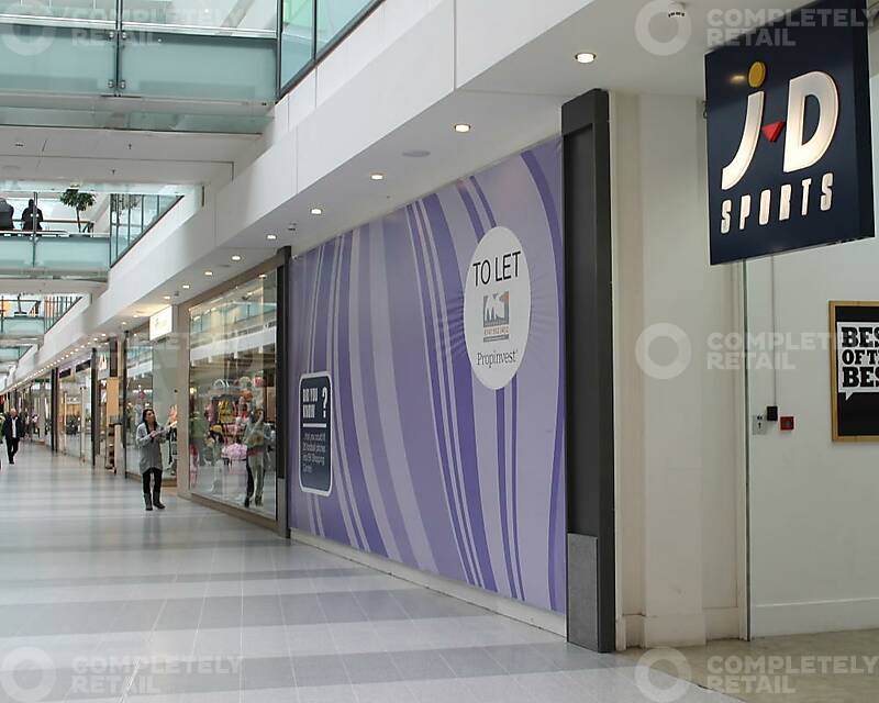 LR20B Centre West, East Kilbride Shopping Centre - Picture 1