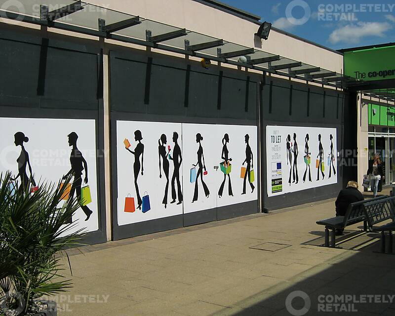 7, 5 Rise Shopping Centre - Picture 1