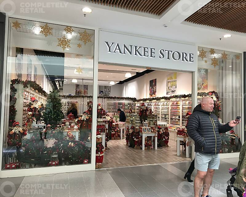 LR4B Centre West, East Kilbride Shopping Centre, East Kilbride - Picture 2019-05-02-17-12-25