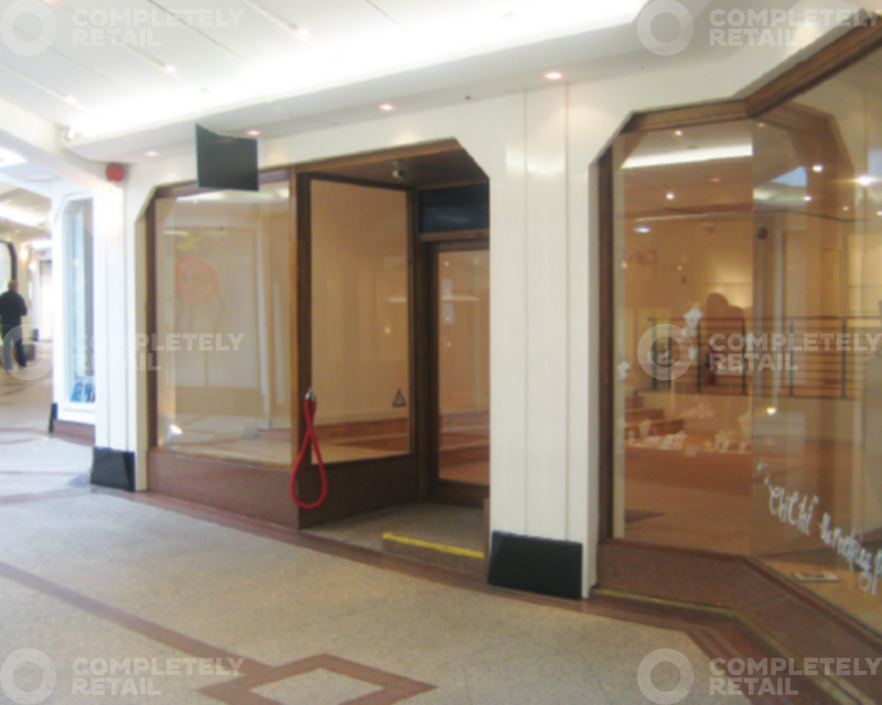 Unit 4, Flying Horse Shopping Mall - Picture 1