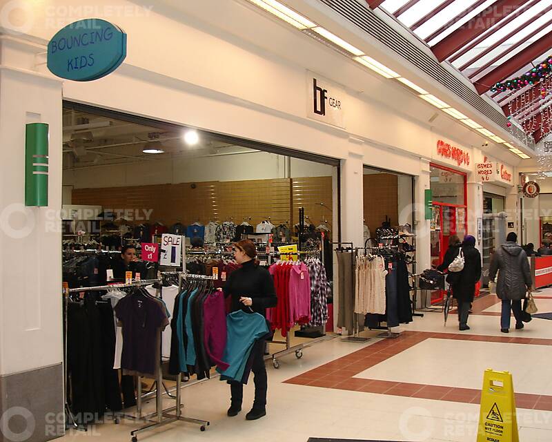 27, Kingsland Shopping Centre - Picture 2