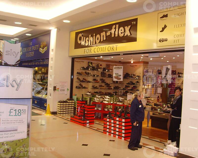 15, Victoria Shopping Centre - Picture 1