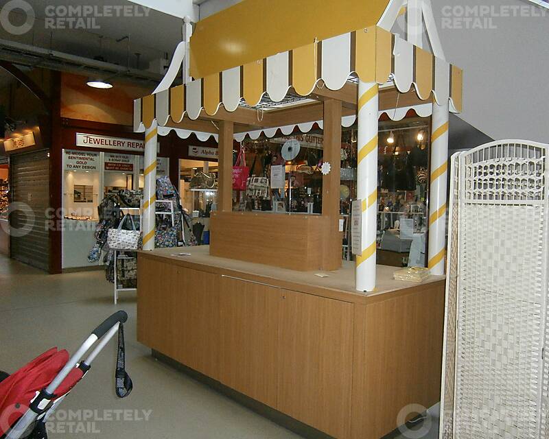 RMU4, Romford Shopping Hall - Picture 1