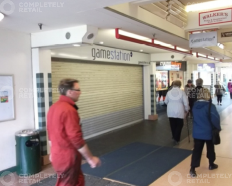 8 The Square, Clarendon Square Shopping Centre - Picture 1