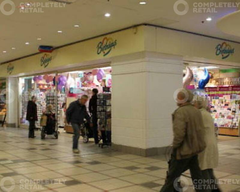 17 The Plaza, East Kilbride Shopping Centre - Picture 1