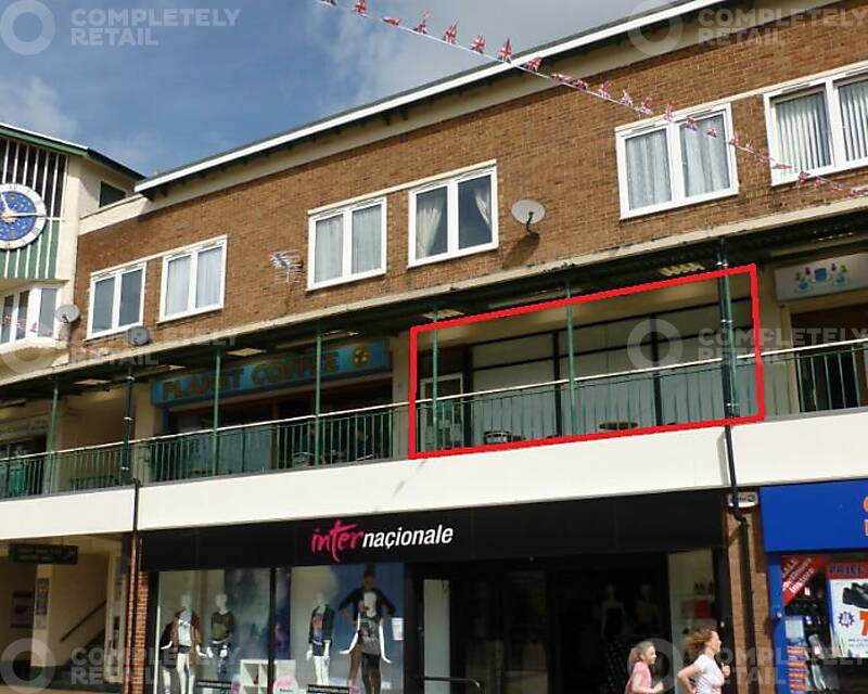 13 Henley House, Willow Place & Corby Town Shopping - Picture 1