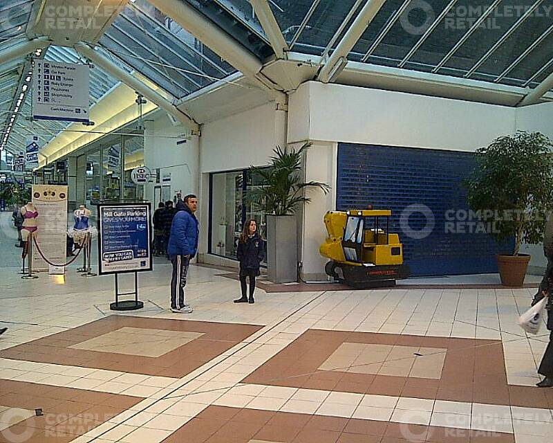 27 The Mall, Mill Gate Shopping Centre - Picture 1