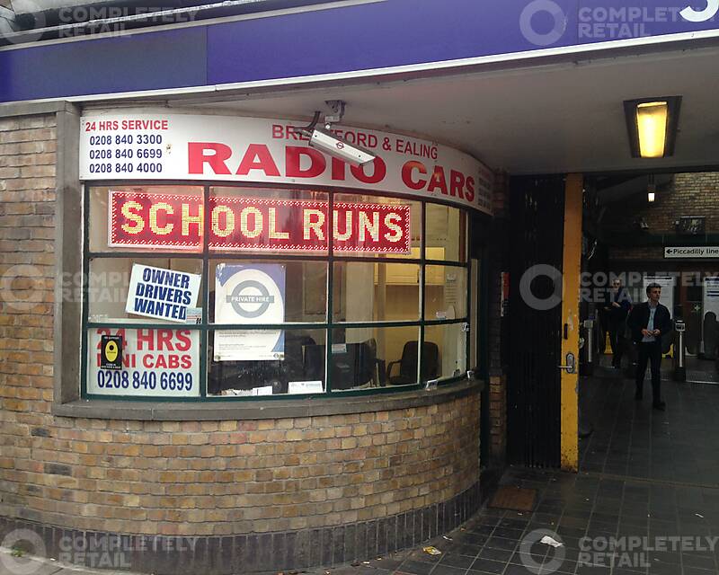 Kiosk B, South Ealing Station - Picture 3