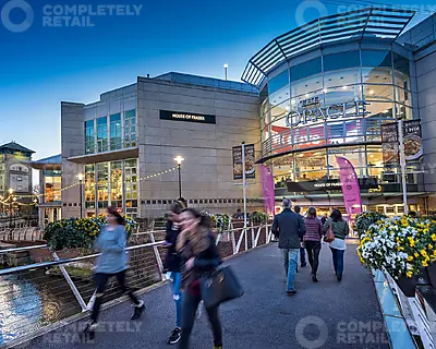 Unit L18, Lower Mall