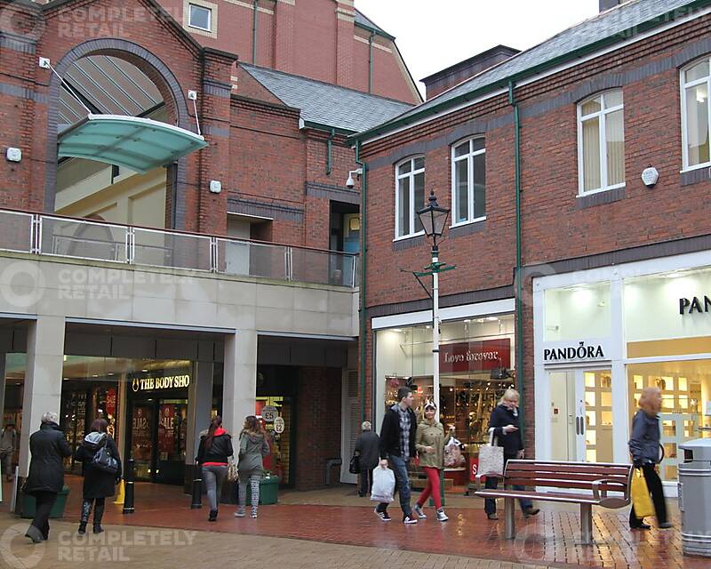 SU15, Orchard Square Shopping Centre - Picture 1