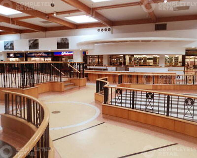 Cafe in Lyon Square, The Kingdom Centre - Picture 1