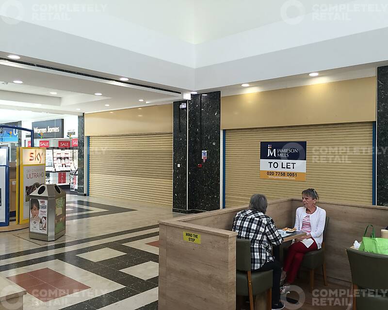 15/17 The Mall, Newlands Shopping Centre - Picture