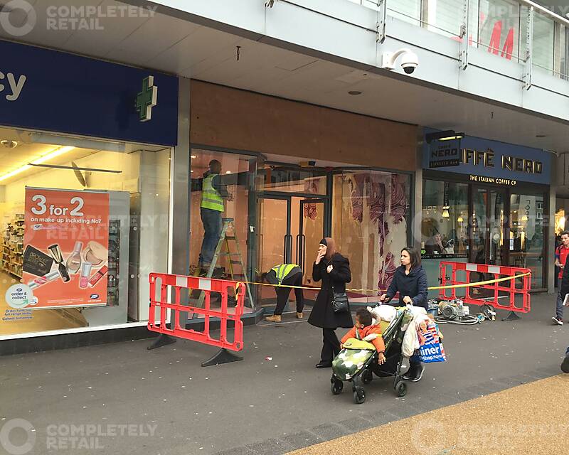 Unit 6, Haymarket Shopping Centre - Picture 1