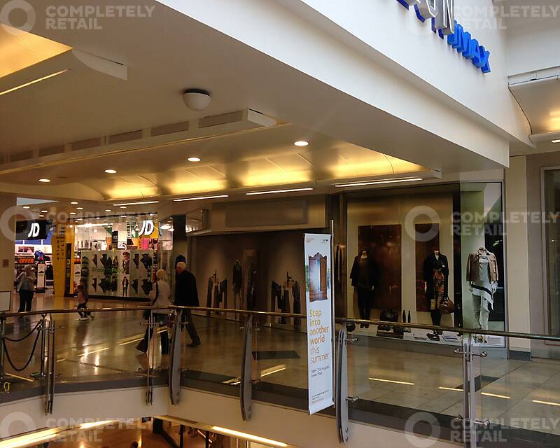 223/224 - Upper Mall, intu Uxbridge - Picture 1