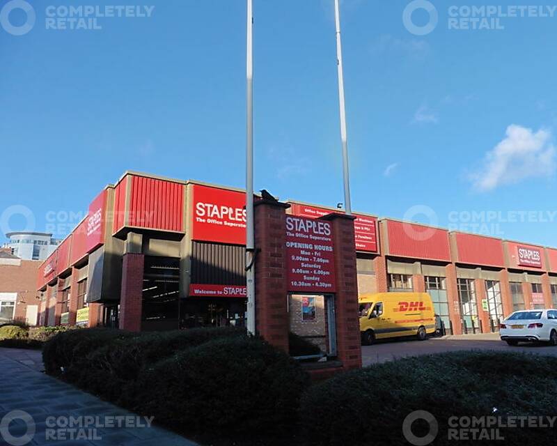 Retail Unit, Staples - Picture 1