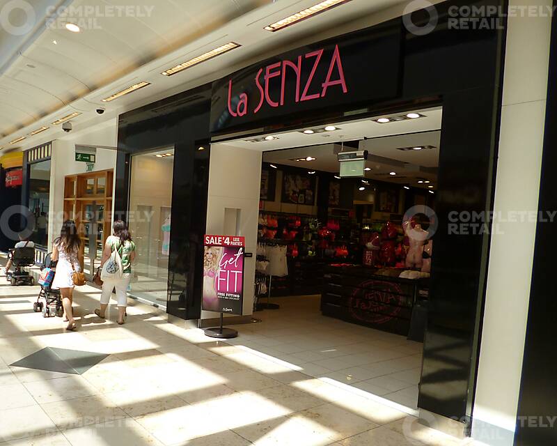 214 Upper Mall, intu Uxbridge - Picture 1