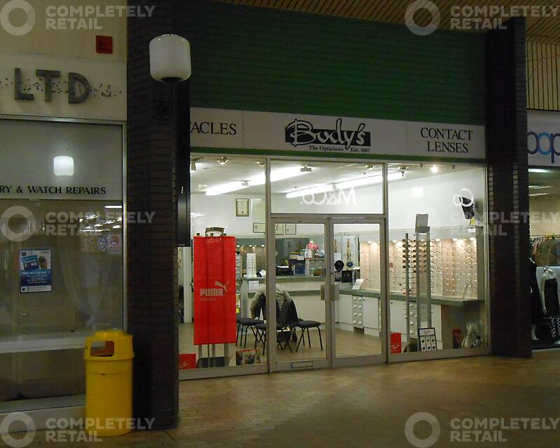 Unit 12, Knightswick Shopping Centre - Photo