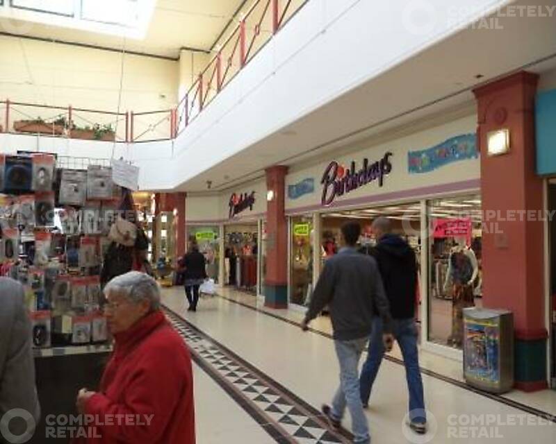 Unit 6, Vicarage Fields Shopping Centre - Picture 1
