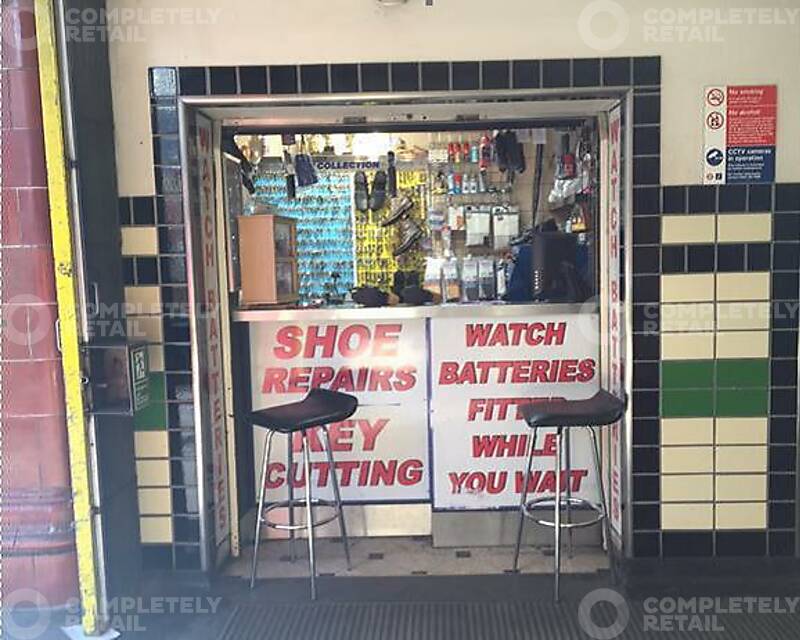 Kiosk, Goodge Street Underground Station - Picture 1
