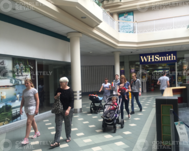 Major Shop Unit 4, Hart Shopping Centre, Fleet - Picture 1