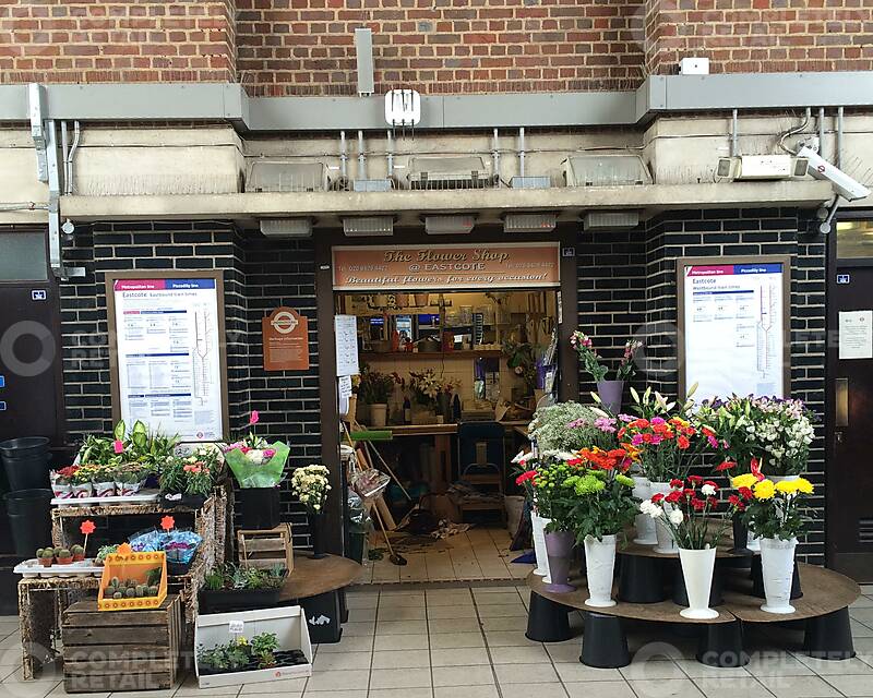 Kiosk in Ticket Hall, Eastcote Station - Picture 1