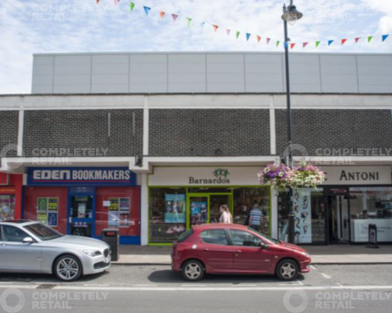 199 Fleet Road, Hart Shopping Centre, Fleet - Picture 2017-01-27-12-25-24