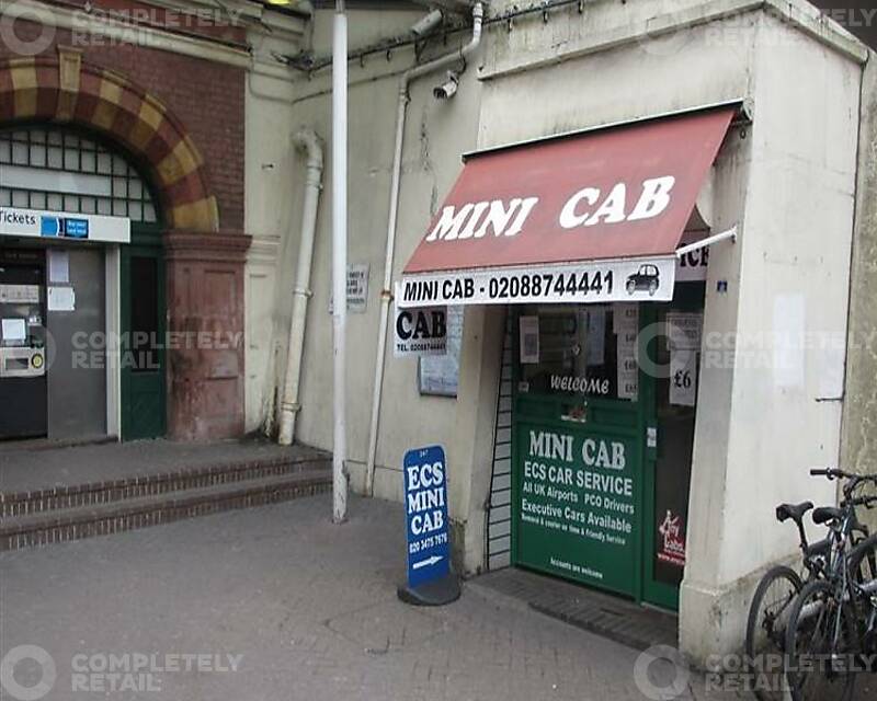 Kiosk 2, East Putney Station, Putney - Picture 2017-04-11-12-13-25